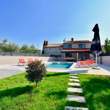 Holiday House With Relaxing Pool * Segotici